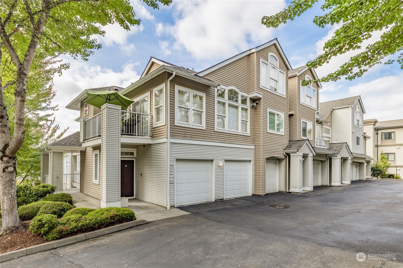Property Photo: 420 S 46th Place B WA 98055