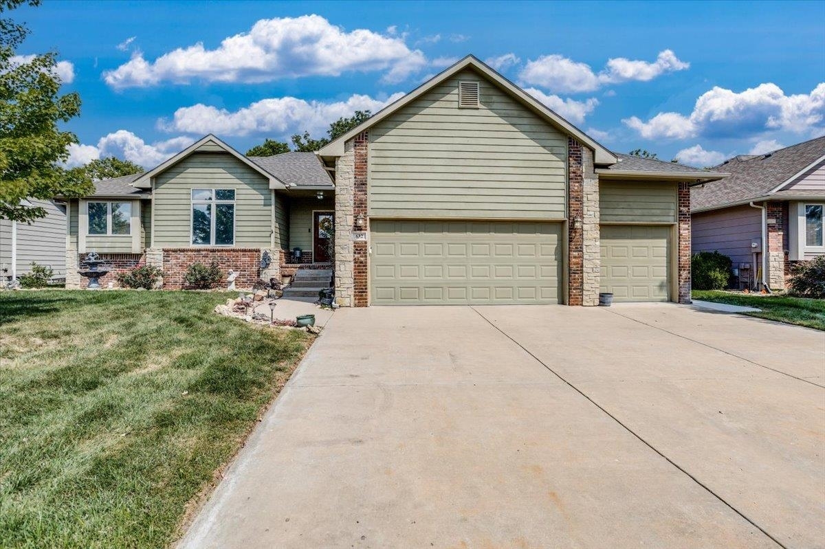 Property Photo:  632 S Wren Field Dr  KS 67002 