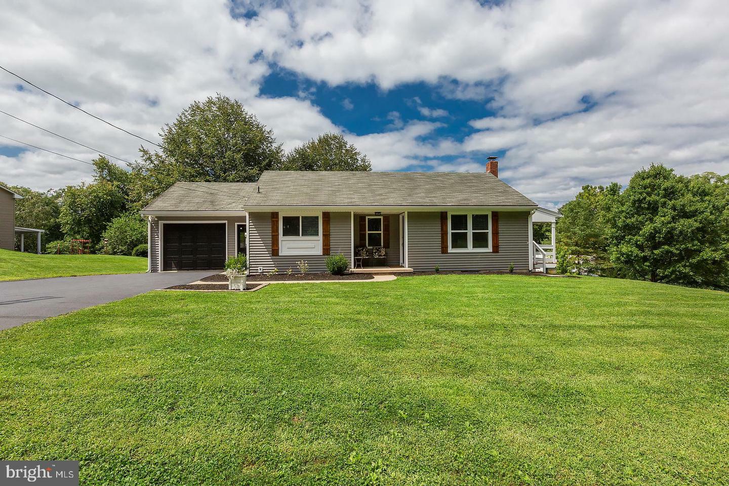 Property Photo:  518 Hackman Road  PA 17543 