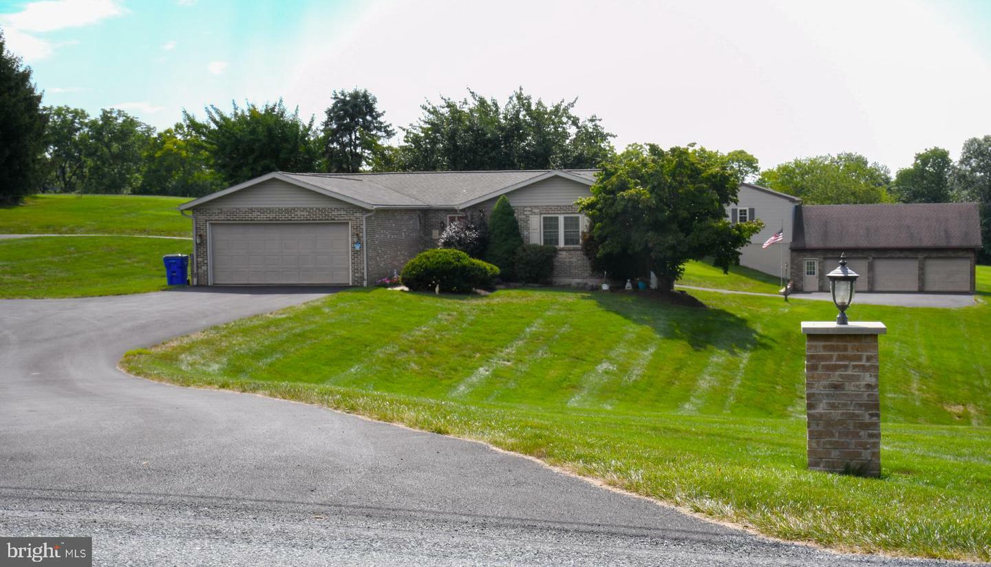 Property Photo:  1070 Hilltop Road  PA 19533 