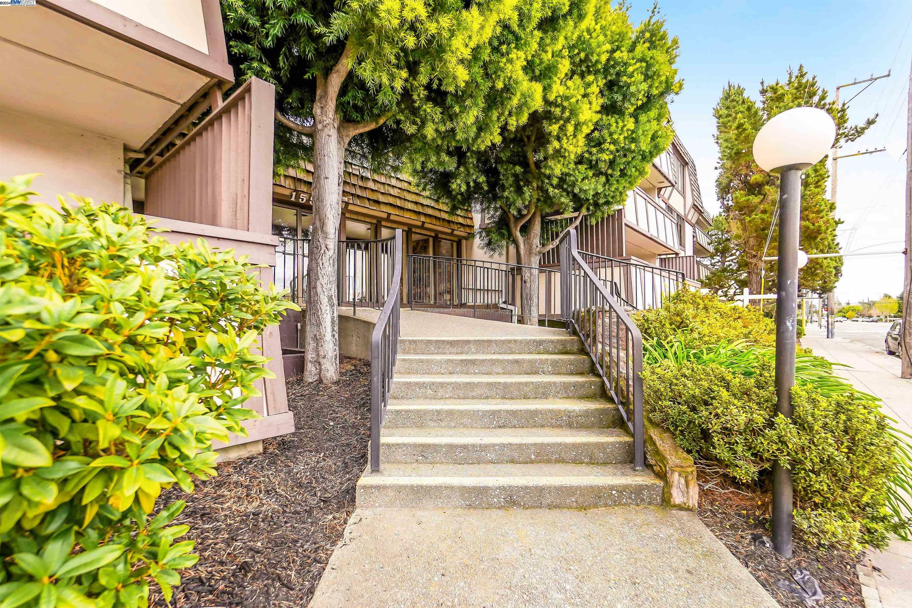 Property Photo:  1550 Bancroft Ave 321  CA 94577 