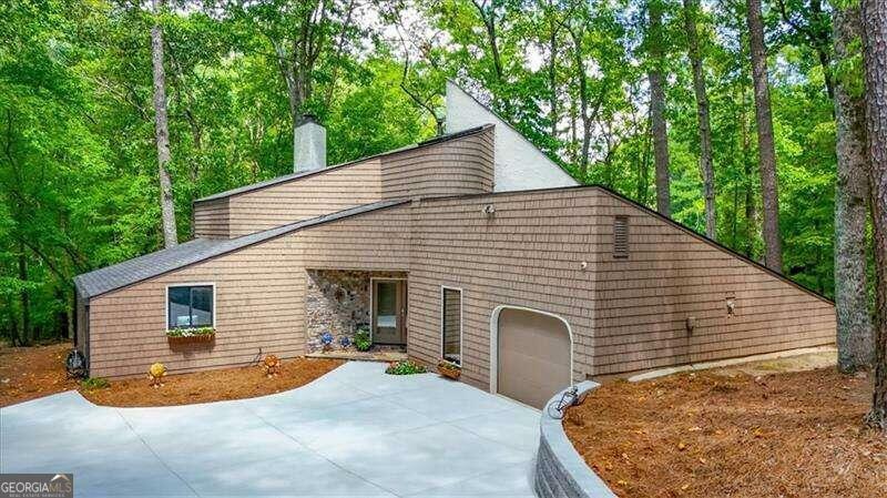 4079 Southerland Drive  Roswell GA 30075 photo