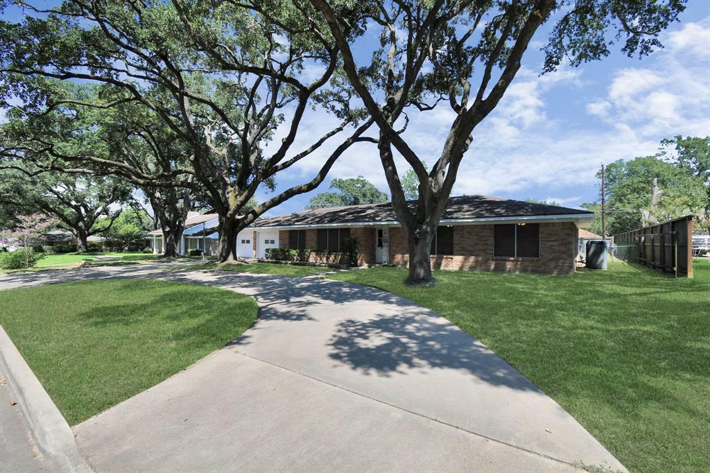 Property Photo:  873 N Fowlkes Street  TX 77474 