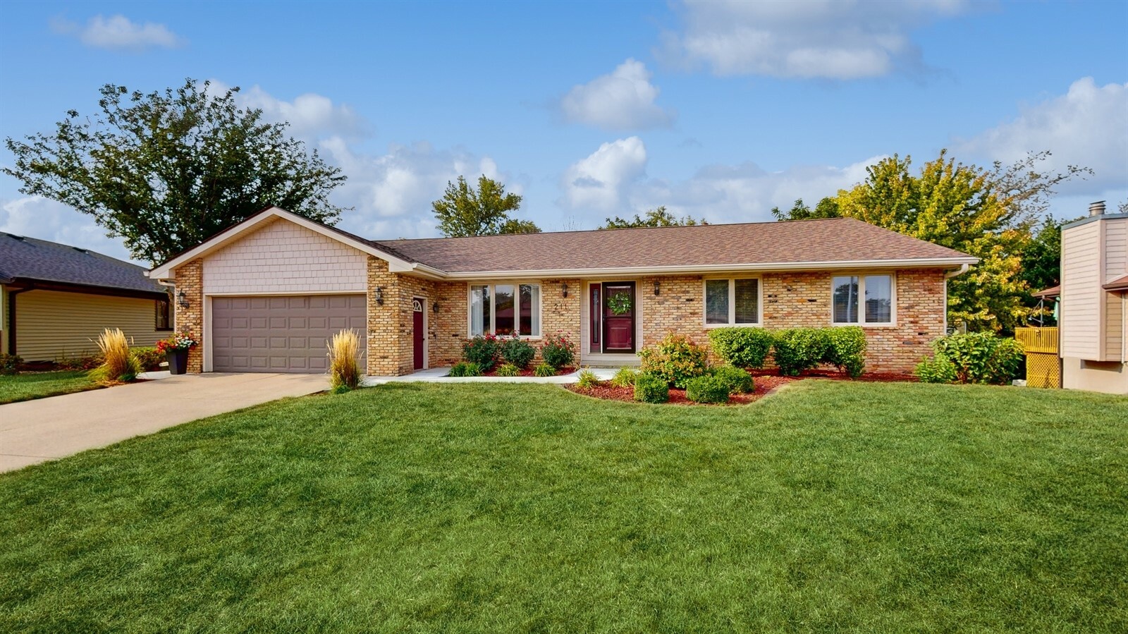 Property Photo:  211 Cypress Drive  IA 50124 