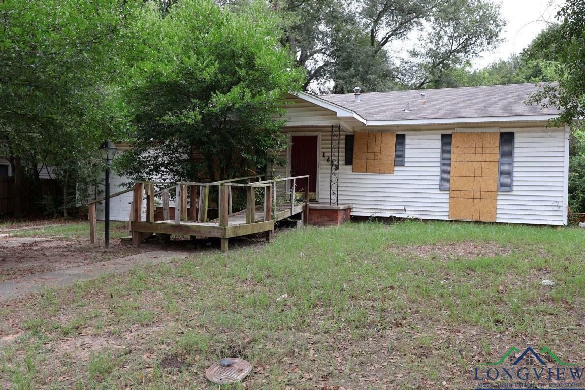 Property Photo:  1203 Jenny St  TX 75604 