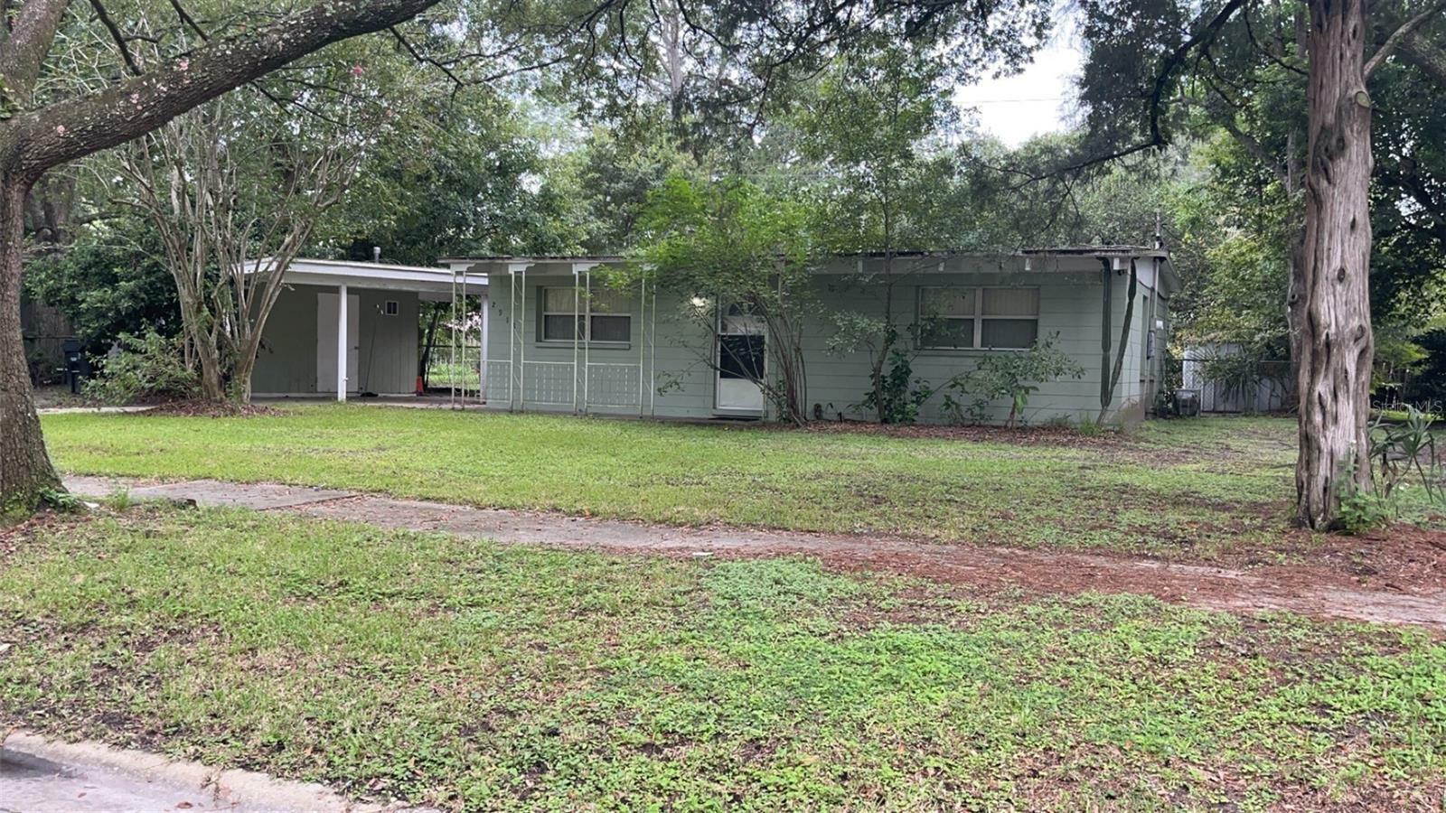 Property Photo:  2918 NE 12th Street  FL 32609 