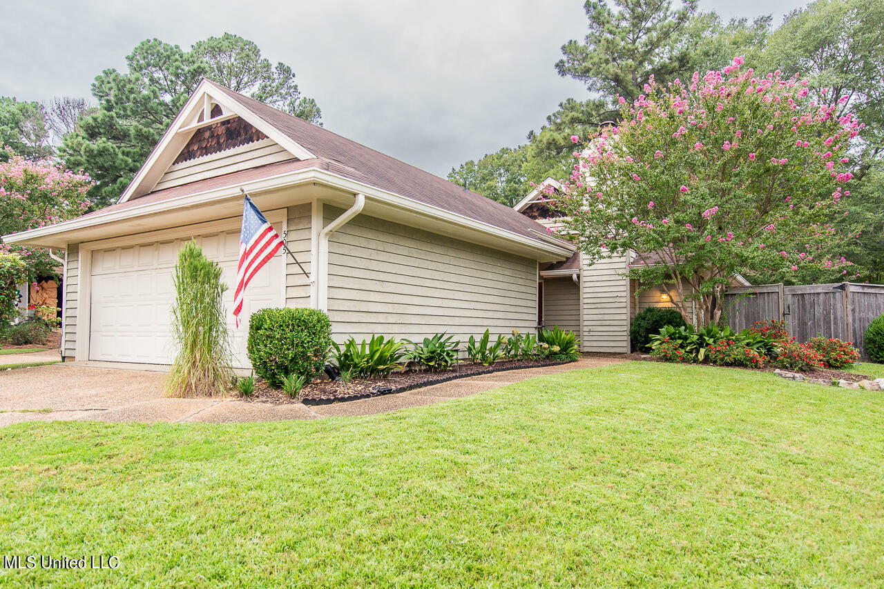 Property Photo:  505 Bedford Circle  MS 39110 