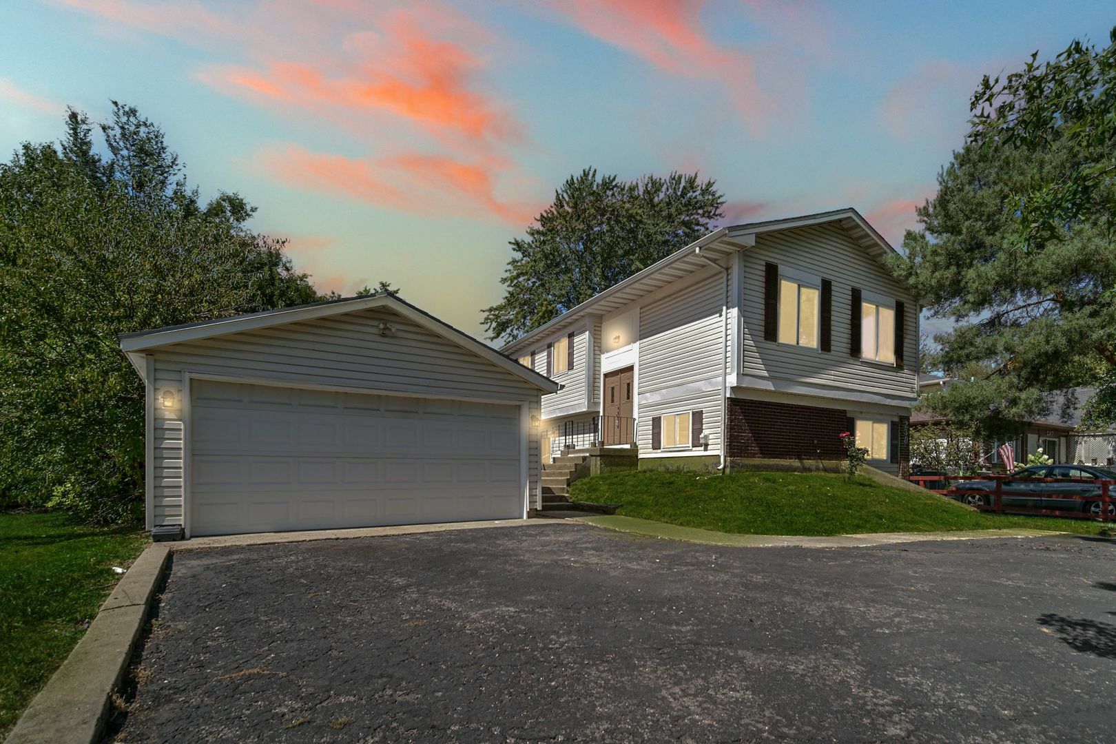 Property Photo:  239 Essex Court  IL 60440 