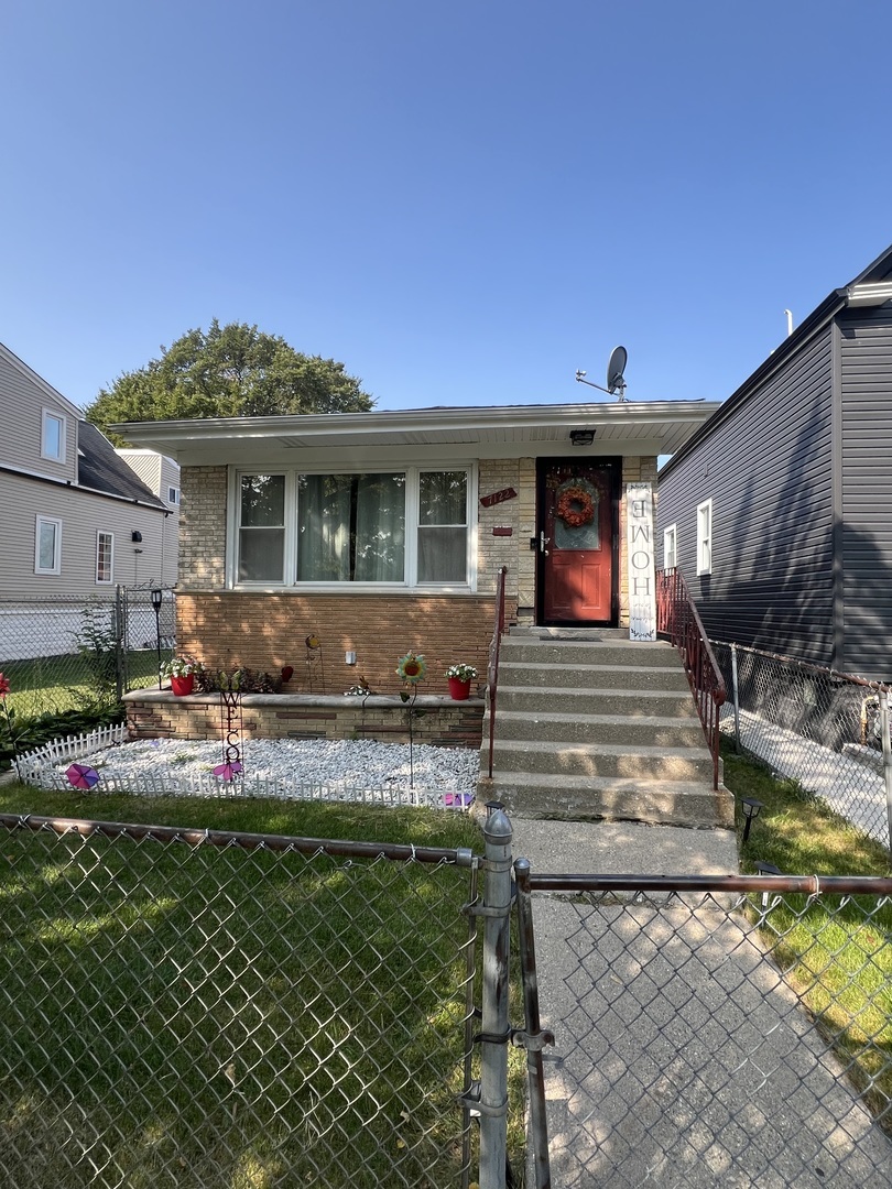 Property Photo:  7122 S Winchester Avenue  IL 60636 