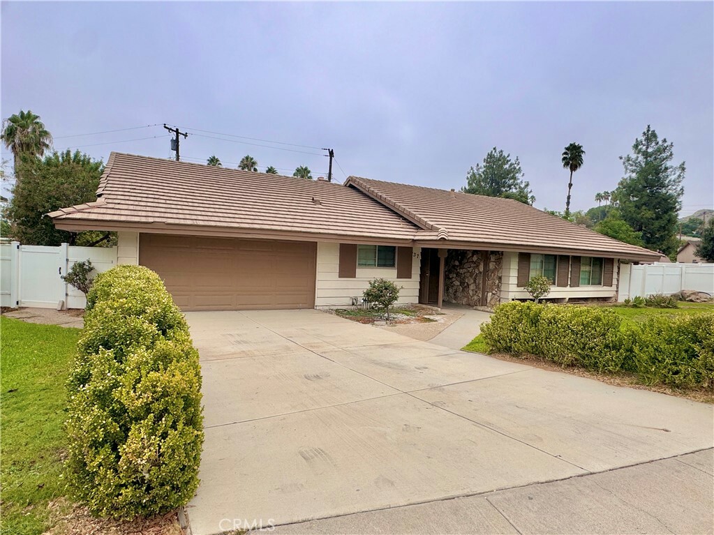 Property Photo:  737 Navajo Drive  CA 92507 