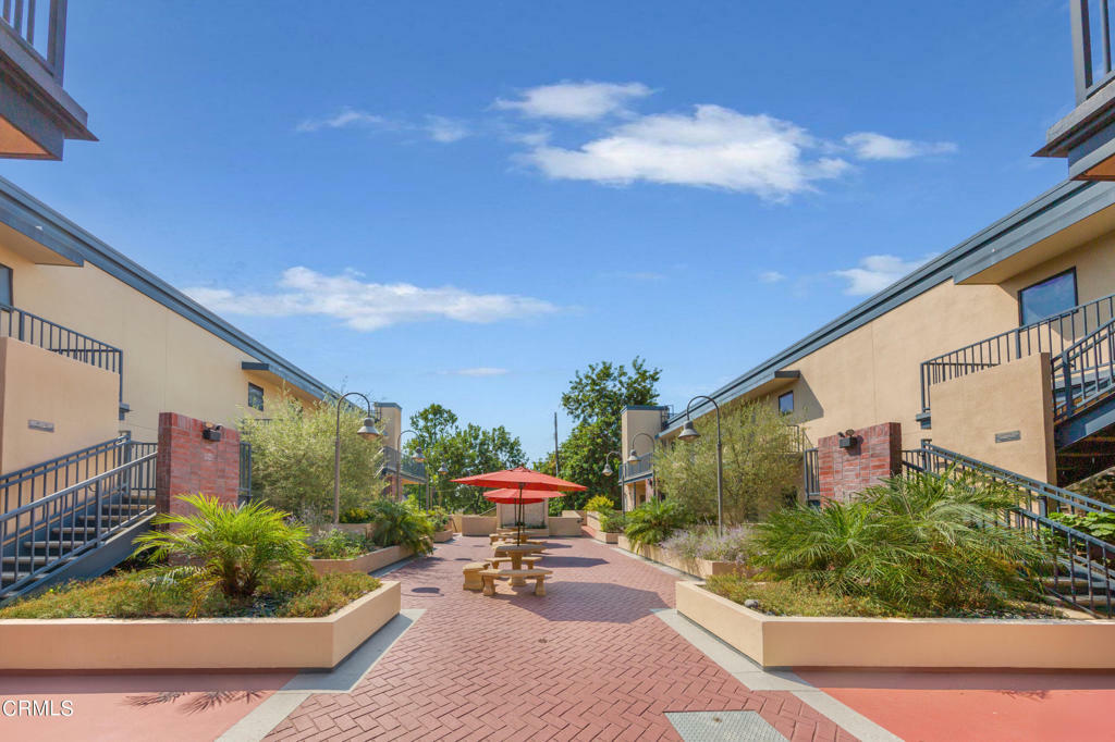 Property Photo: 909 El Centro Street 103 CA 91030