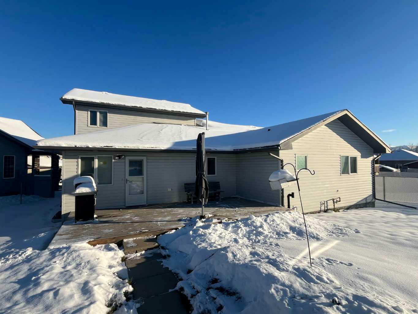 Property Photo:  221 13 Street NW  AB T0J 0Y1 