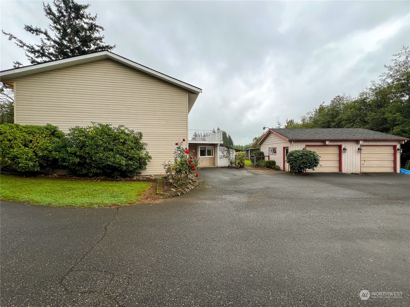 Property Photo:  1015 Ten Mile  WA 98247 