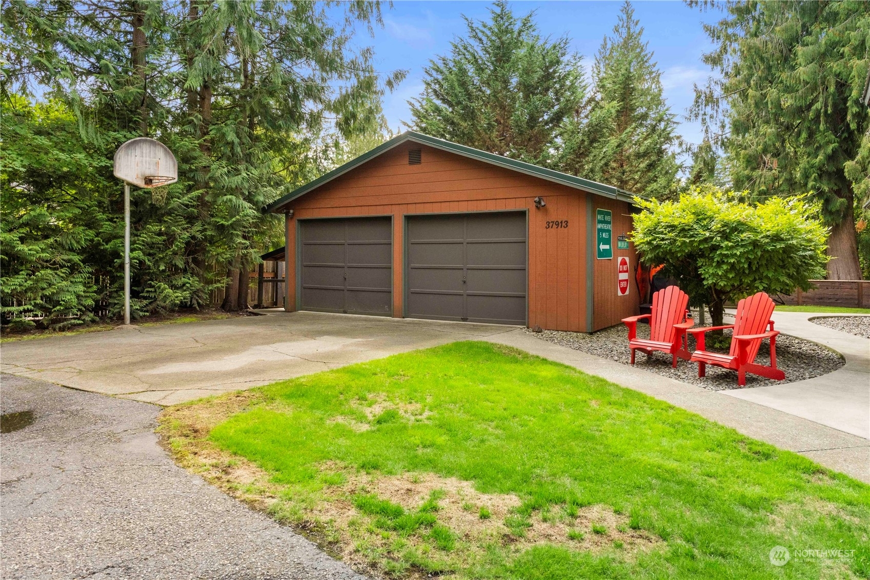 Property Photo:  37913  247th Ave Avenue SE  WA 98022 