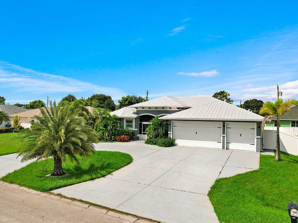 Property Photo:  3453 SE Hart Circle  FL 34984 