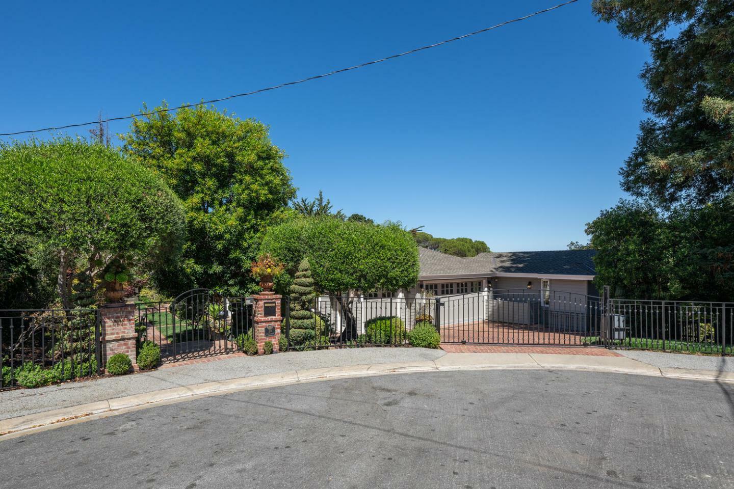 Property Photo:  25 Longview Court  CA 94010 