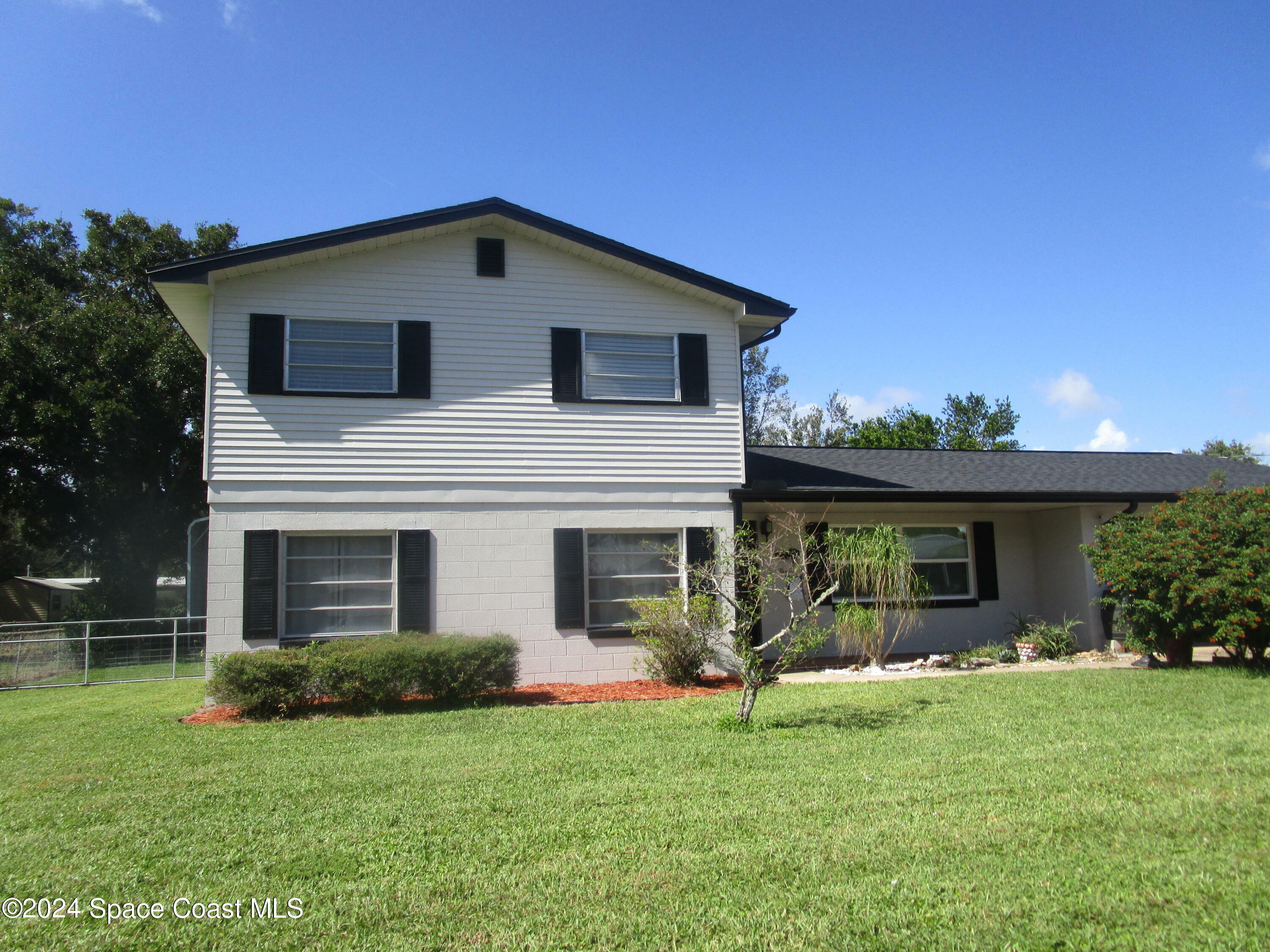 Property Photo:  510 Lincoln Avenue  FL 32796 