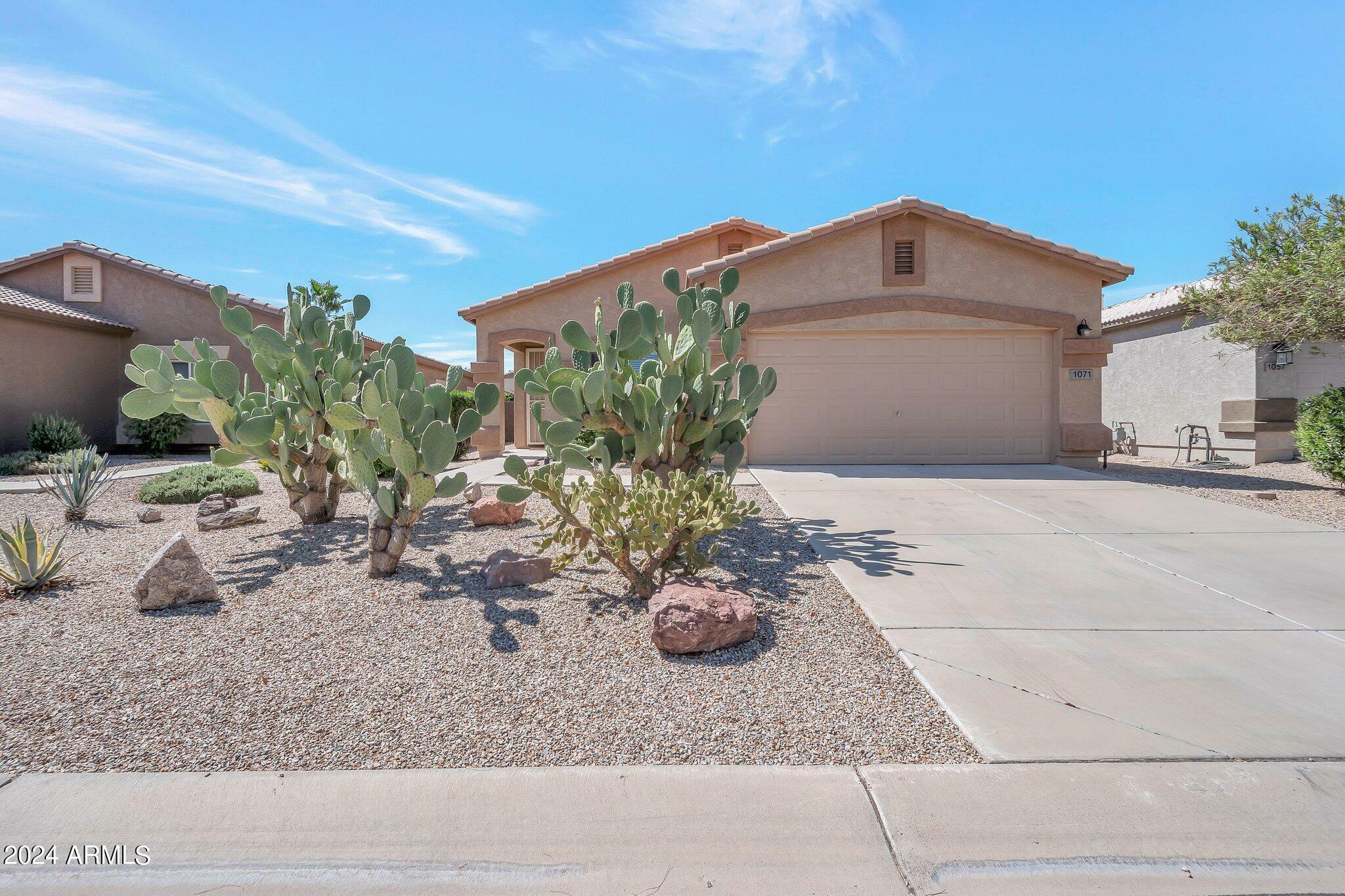 Property Photo:  1071 E Canyon Trail  AZ 85143 