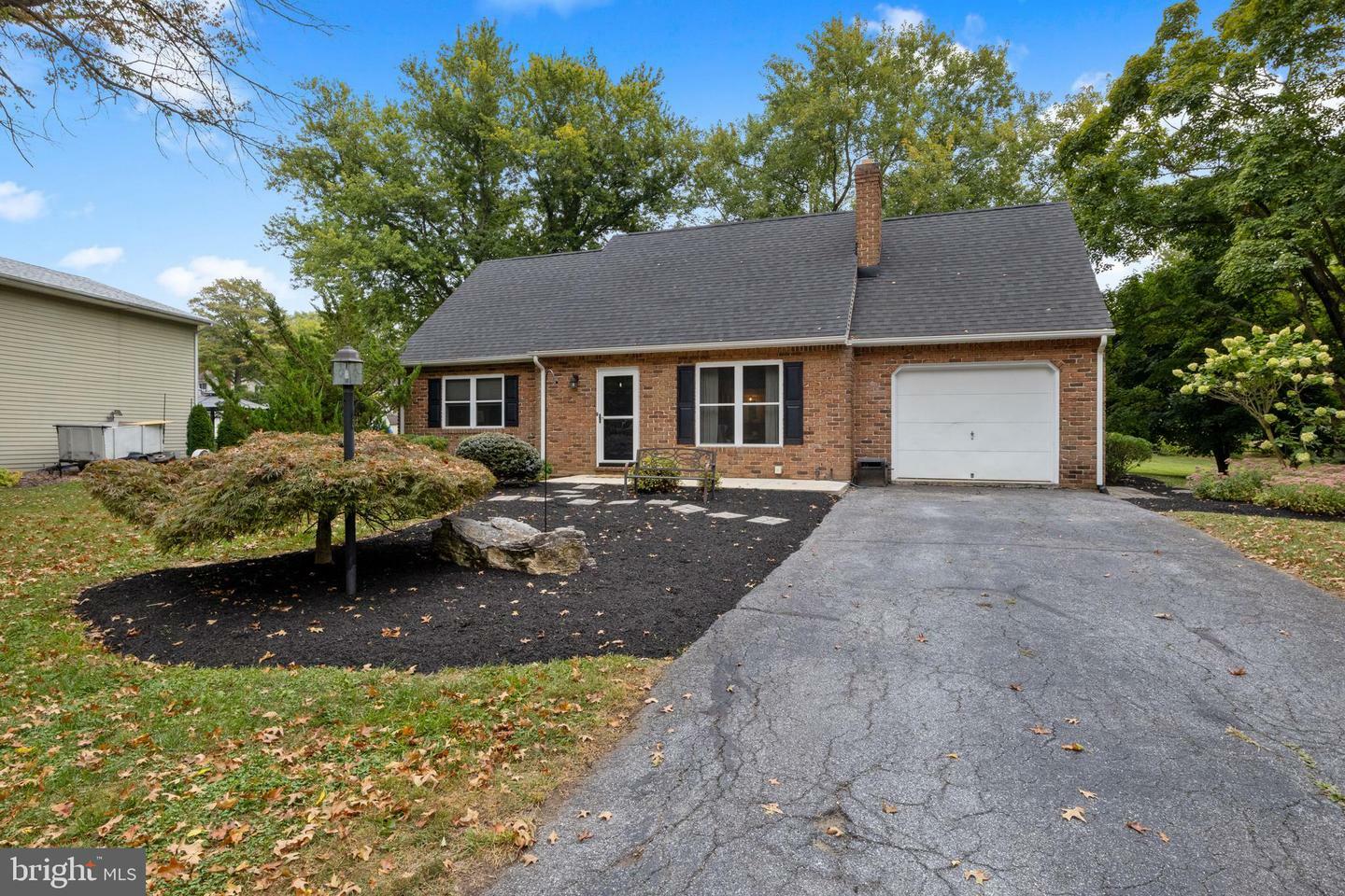 Property Photo:  19 Sheffield Drive  PA 17019 