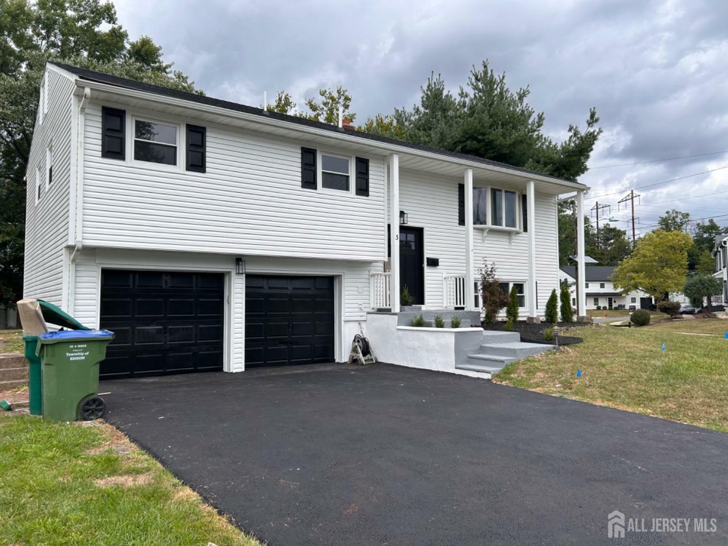 Property Photo:  3 Price Drive  NJ 08817 