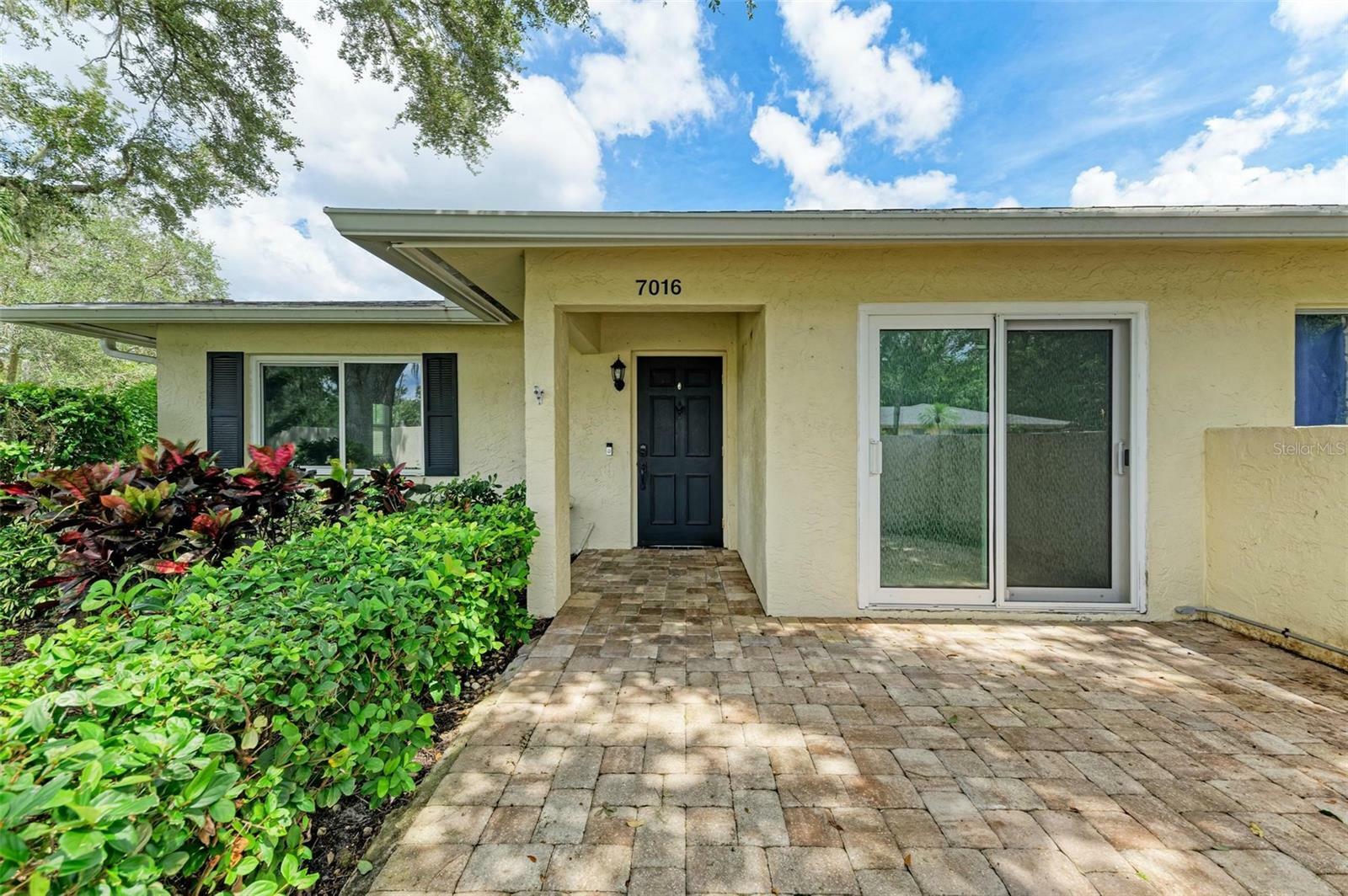 Property Photo:  7016 W Country Club Drive N  FL 34243 