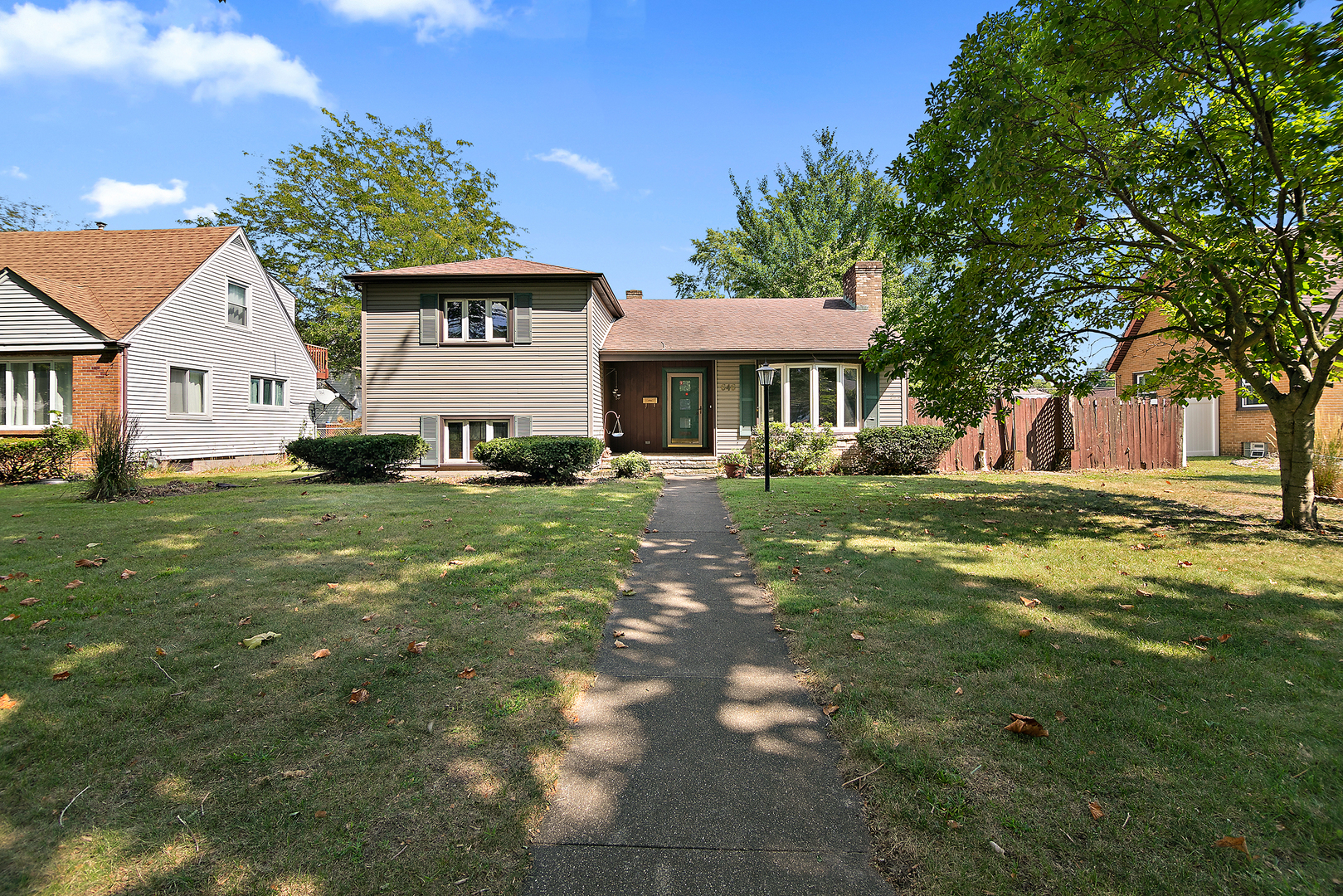 Property Photo:  646 S Small Avenue  IL 60901 