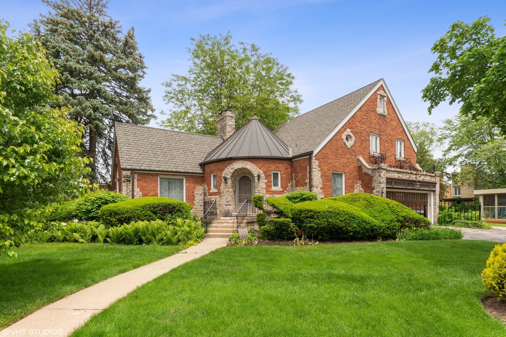 Property Photo:  6655 N Sauganash Avenue  IL 60712 