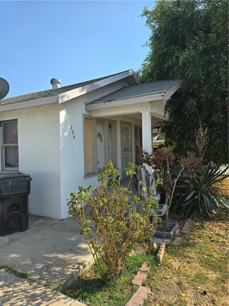 Property Photo:  722 Belden Avenue  CA 90022 