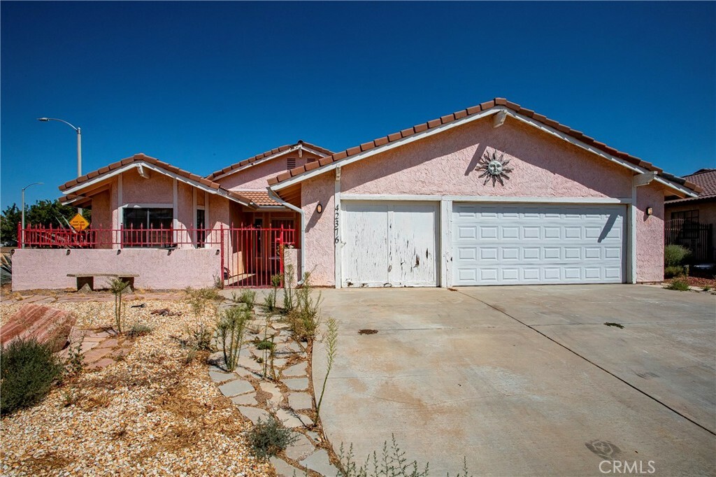 Property Photo:  42376 61st Street W  CA 93536 