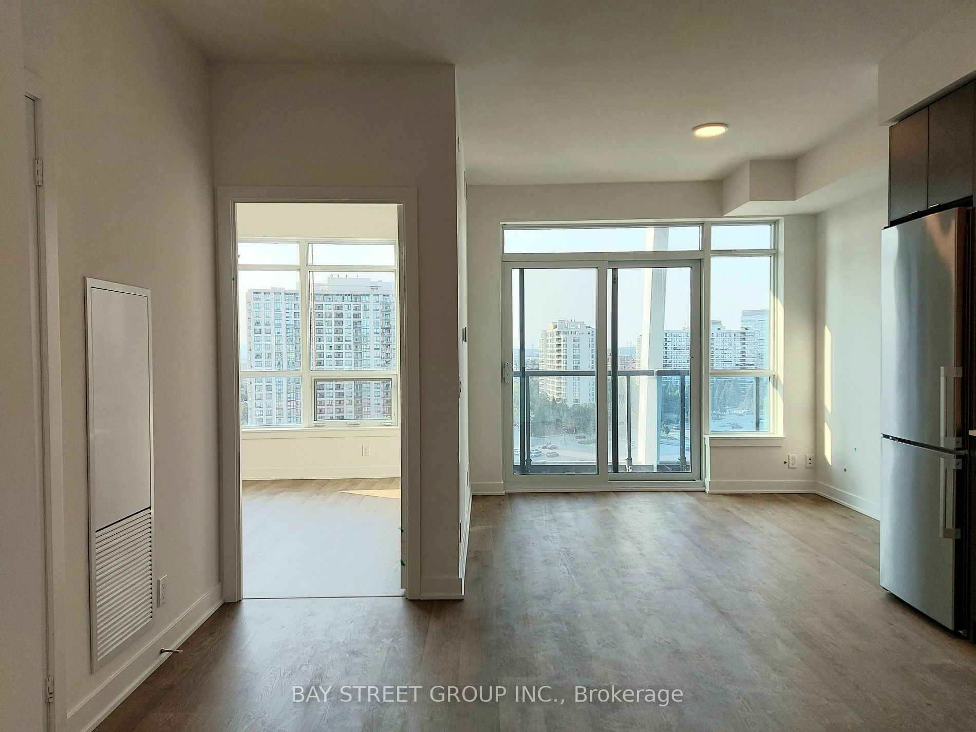 Property Photo:  50 Upper Mall Way B1006  ON L4J 0L8 