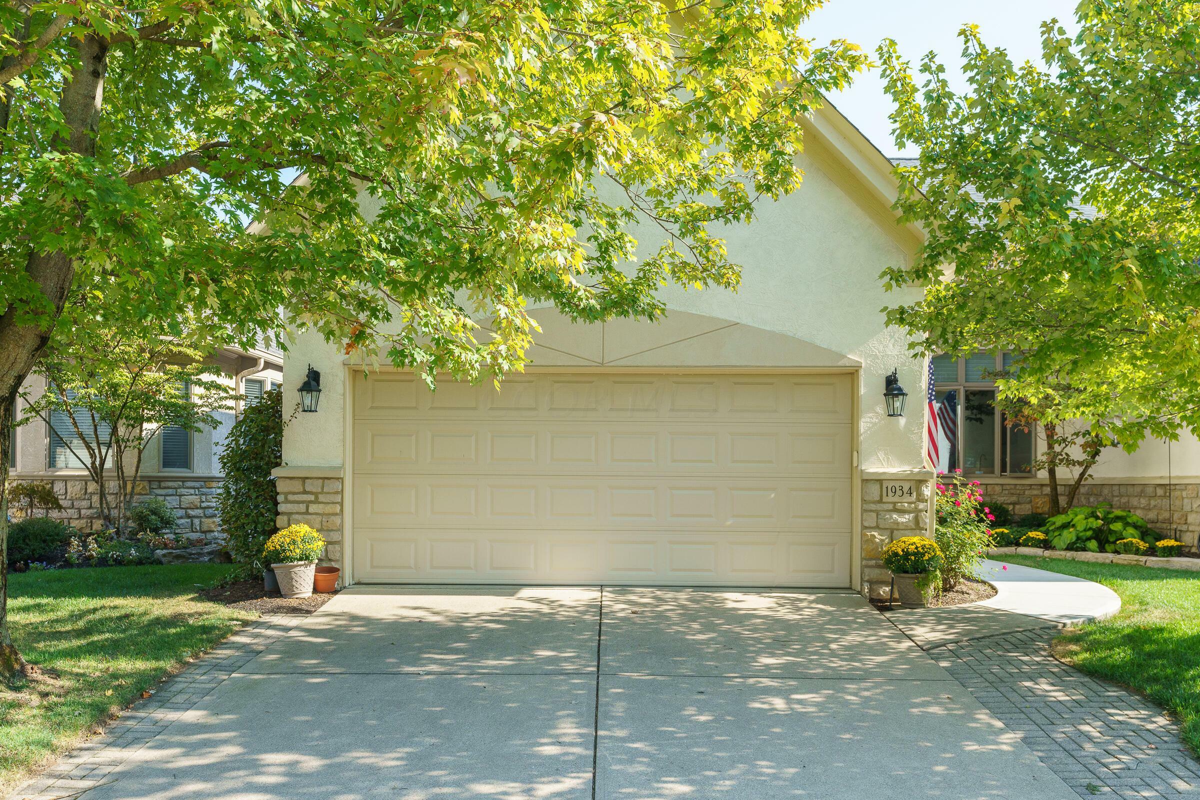 Property Photo:  1934 Marblecliff Crossing Court  OH 43204 