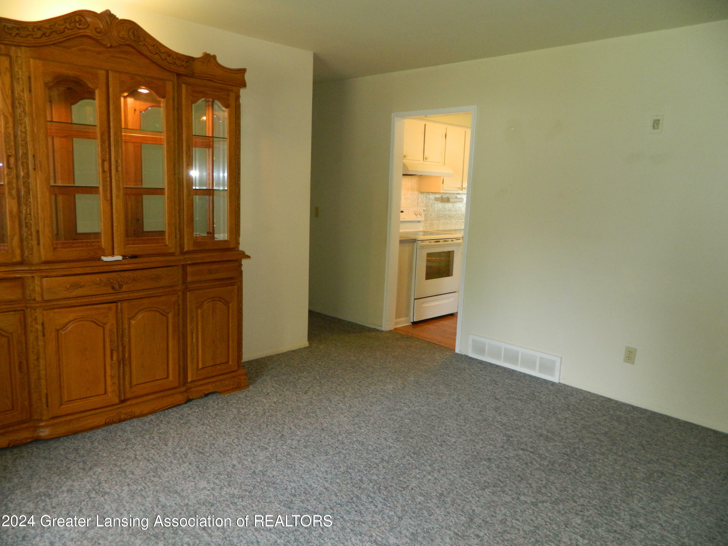 Property Photo:  1901 Cromwell Street  MI 48842 