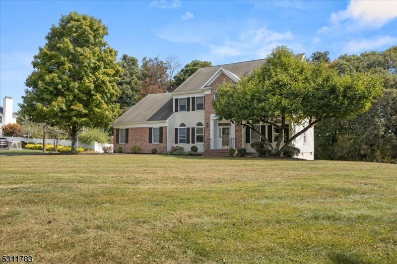 Property Photo:  7 Foxfire Ln  NJ 08809 