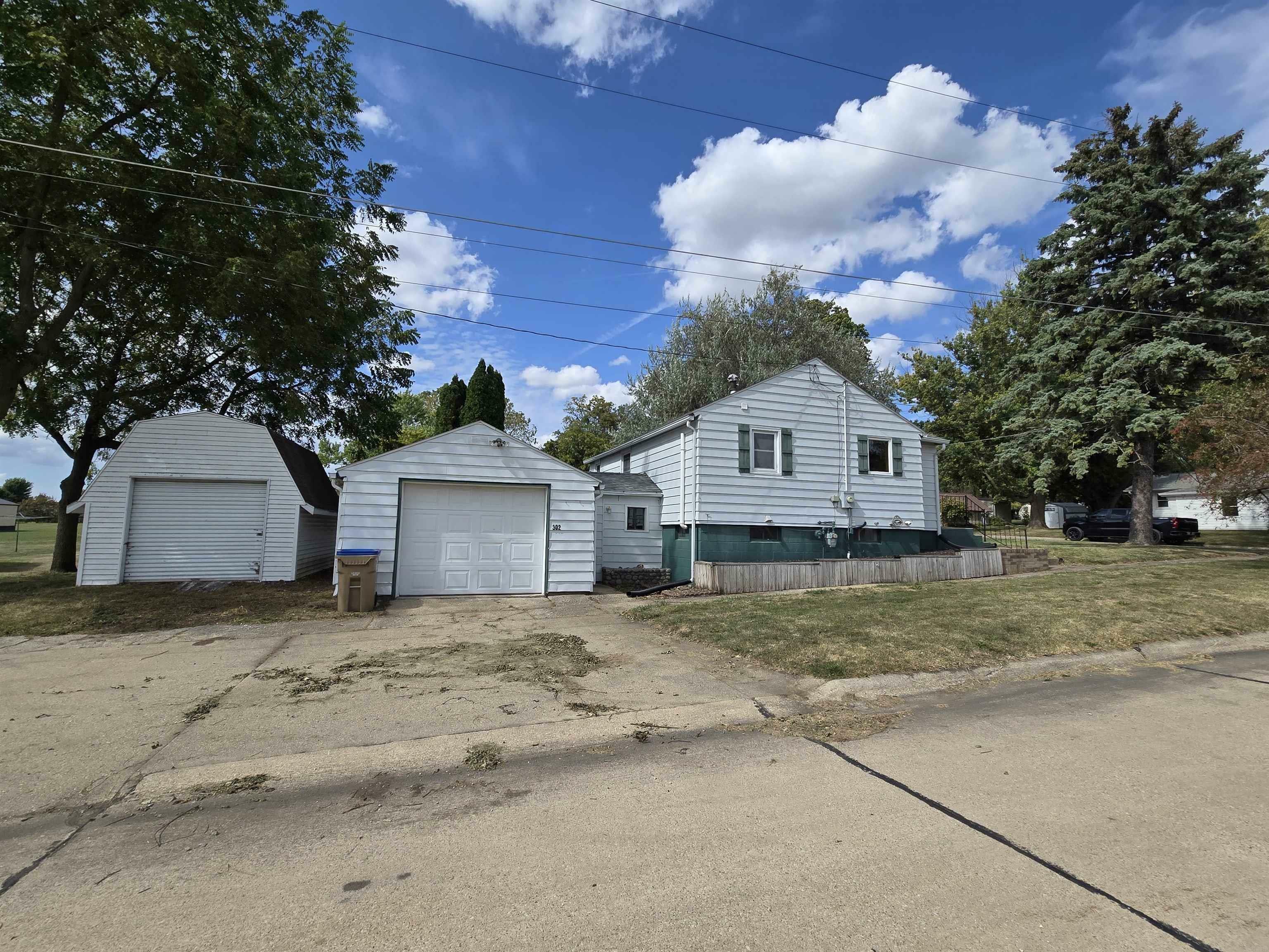 Property Photo:  302 &Amp 222 Buffalo Street  IA 52076 