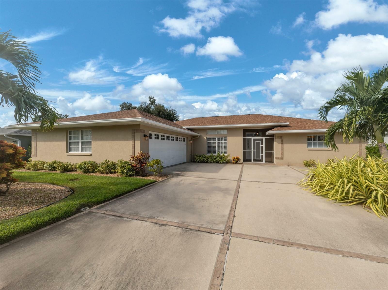 Property Photo:  535 Silk Oak Drive  FL 34293 