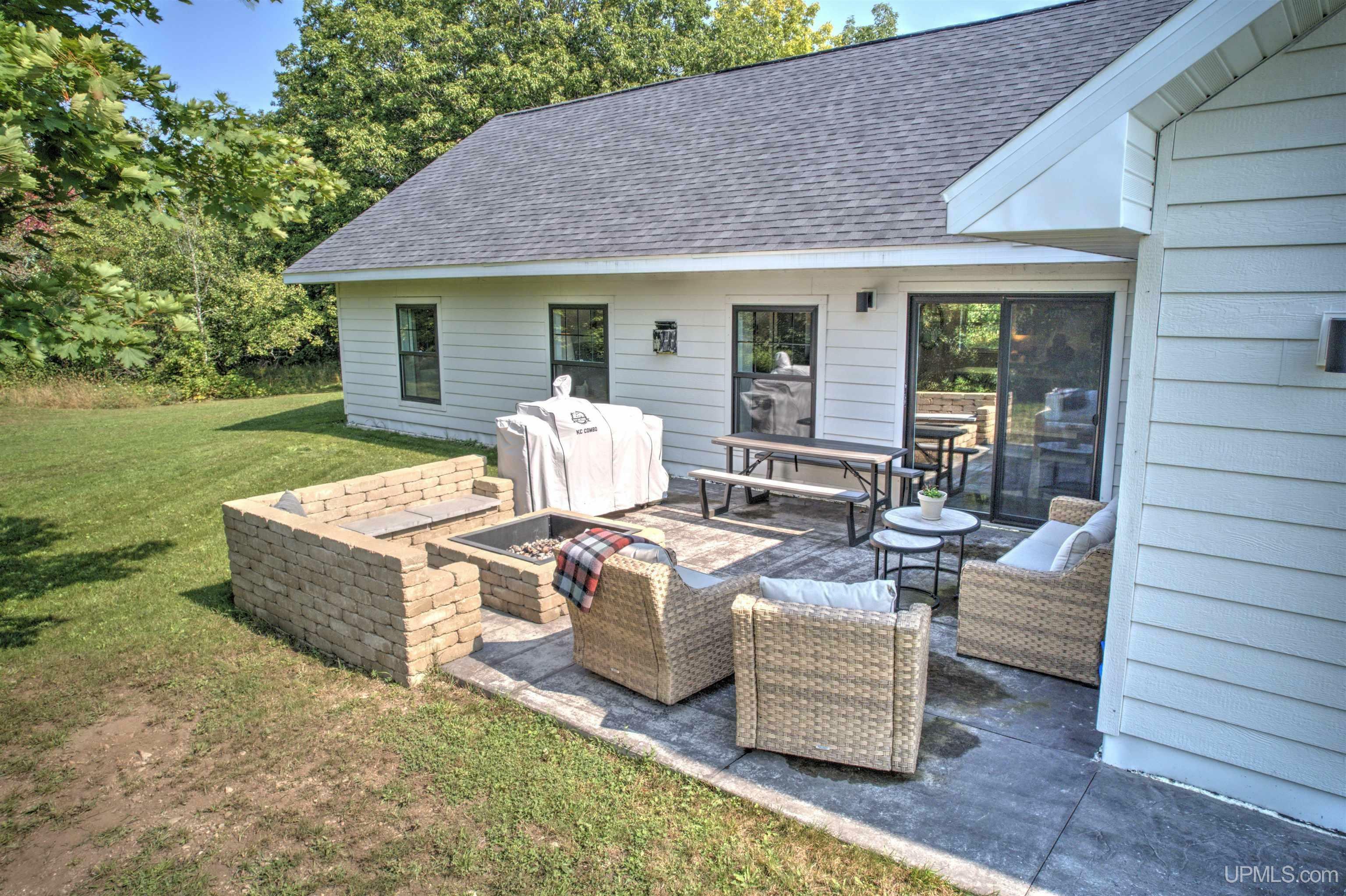 Property Photo:  21411 No 9 Road  MI 49930 