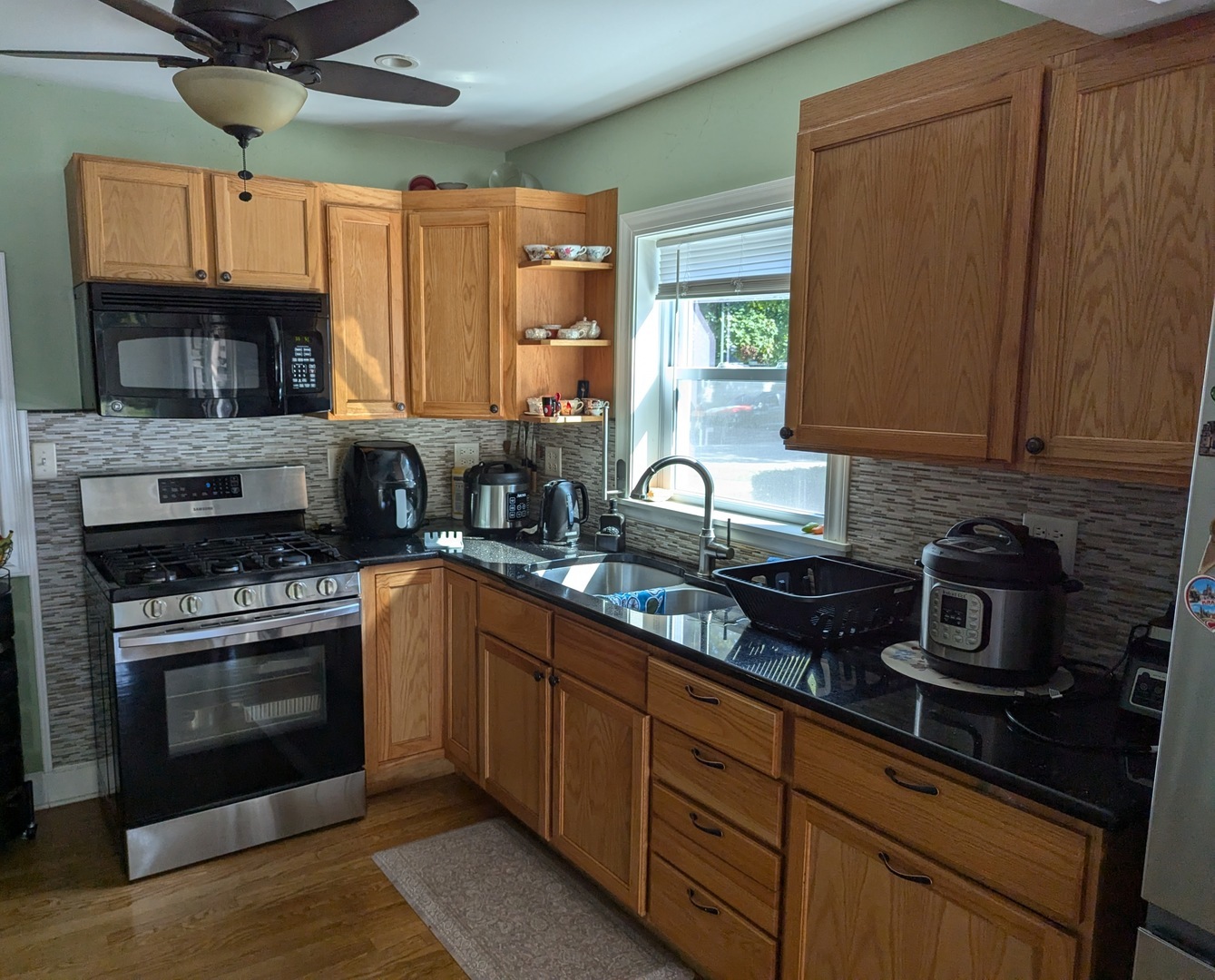 Property Photo:  572 S 5th Avenue  IL 60016 