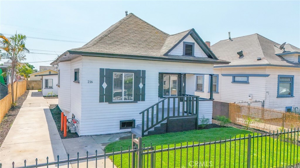 Property Photo: 216 -218 E 66th Street CA 90003