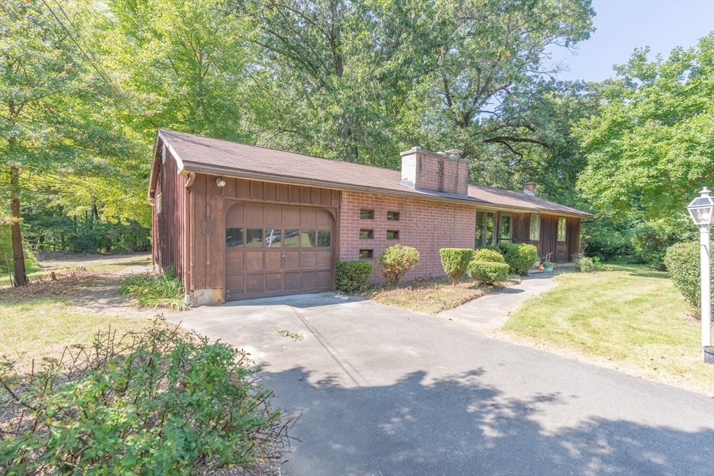 Property Photo:  4 Meadowood Drive  MA 01075 