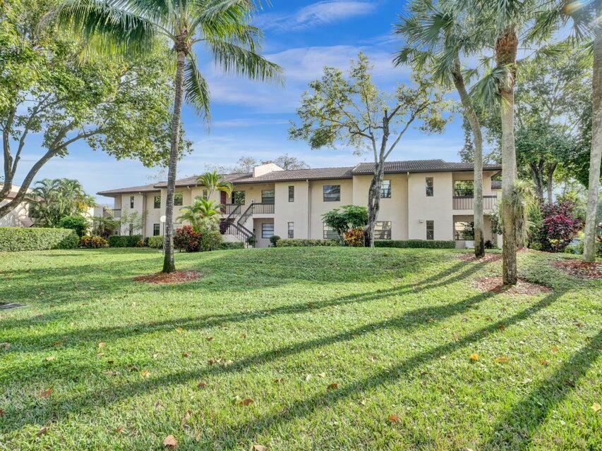 Property Photo: 9264 Vista Del Lago H FL 33428