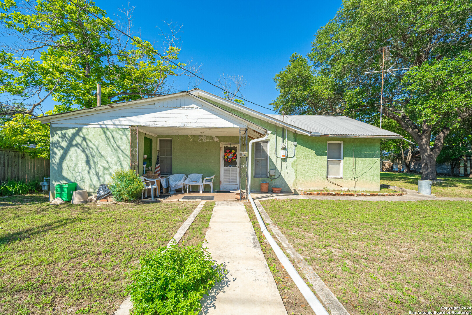 Property Photo:  640 N Houston Ave  TX 78130 