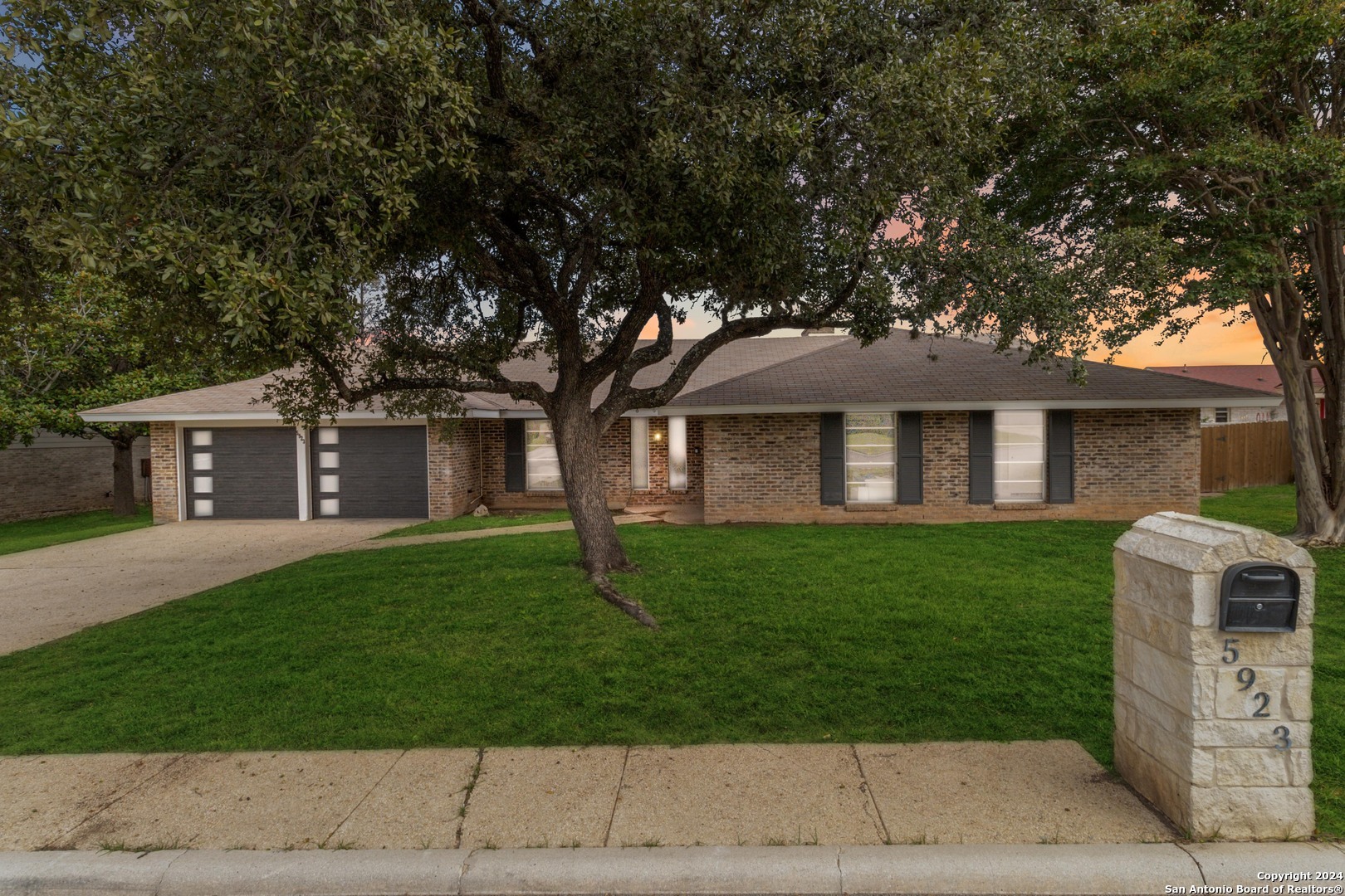 Property Photo:  5923 Northgap  TX 78239 