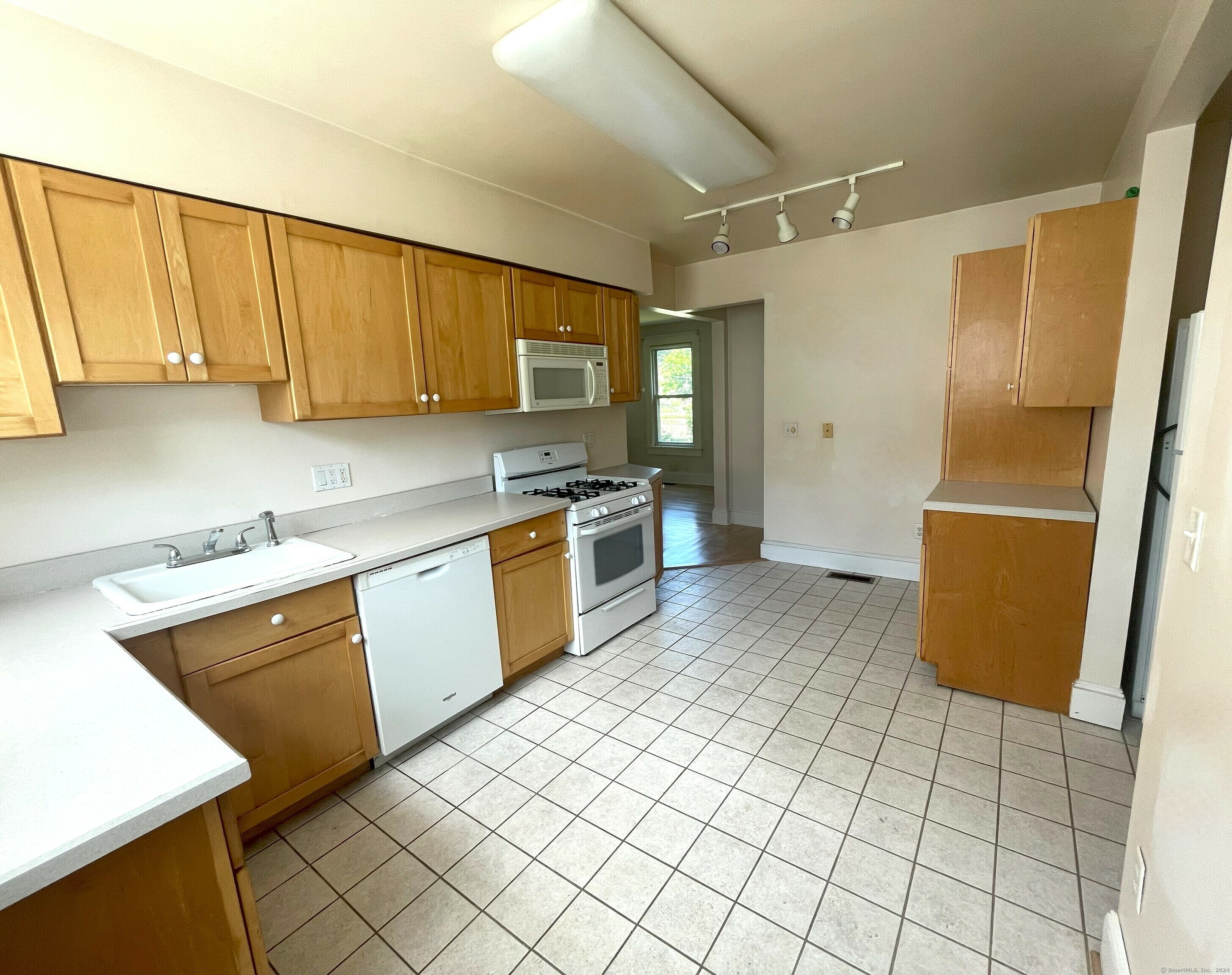 Property Photo:  3 Loomis Street  CT 06850 