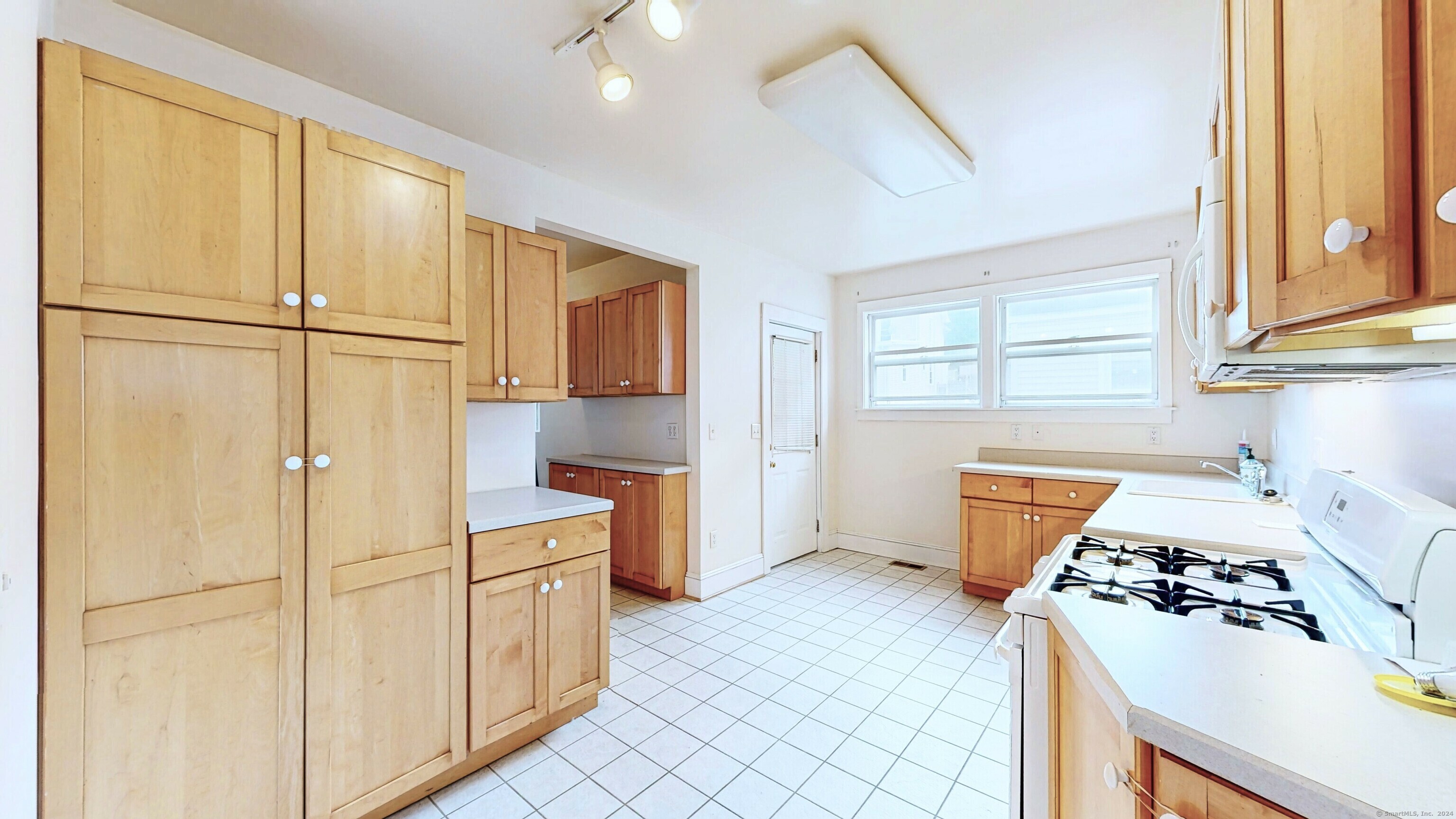 Property Photo:  3 Loomis Street  CT 06850 