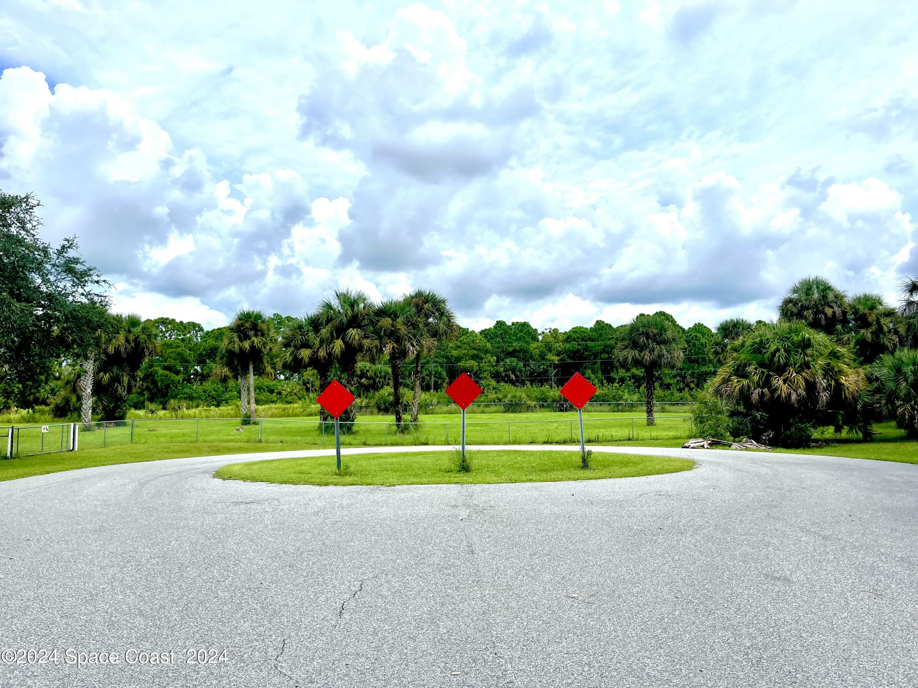 Property Photo:  368 Thunderbird Avenue NW  FL 32907 