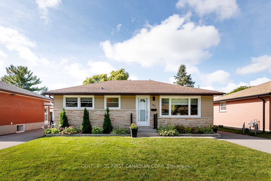 Property Photo:  82 Queenston Cres  ON N5W 1N6 