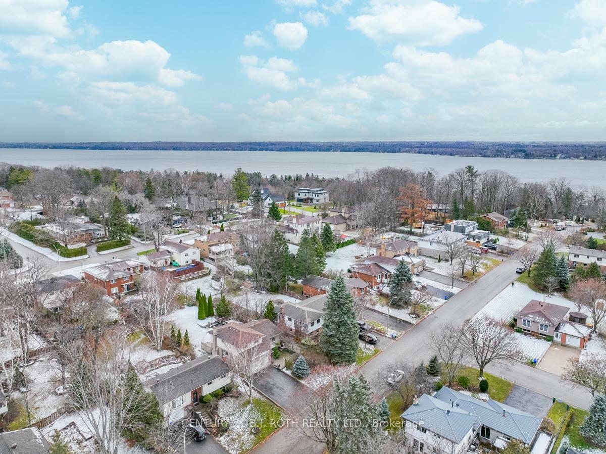 Property Photo: 43 Shoreview Dr W ON L4M 1G2