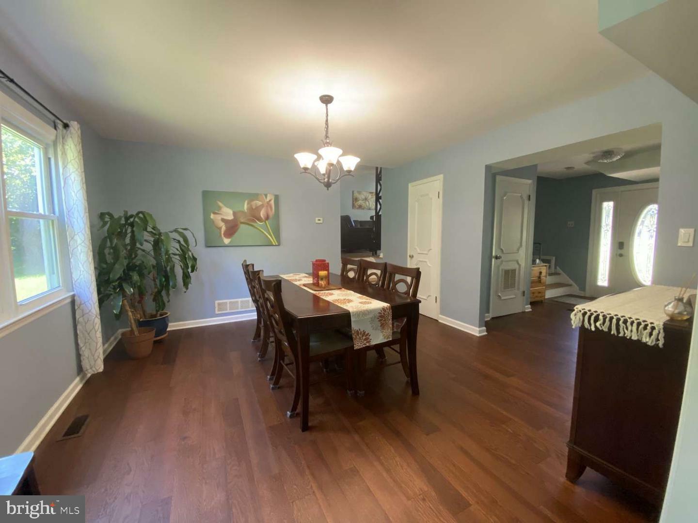 Property Photo:  3 Manor Ridge  NJ 08550 