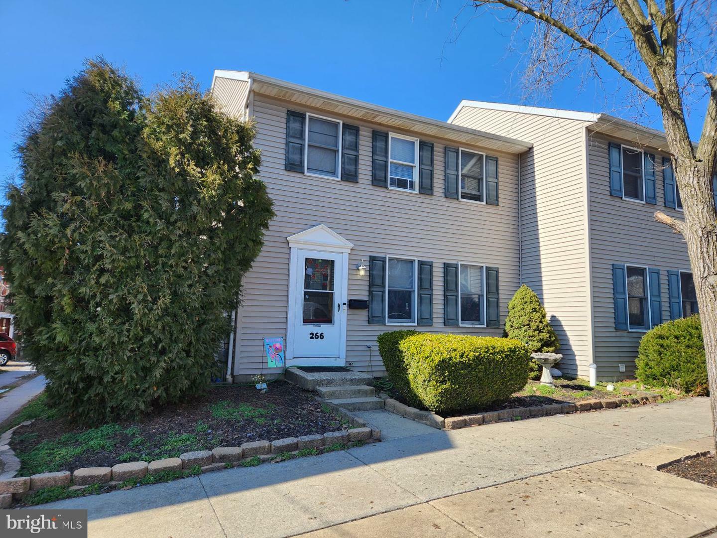 Property Photo:  266 S 4th Street  PA 17512 