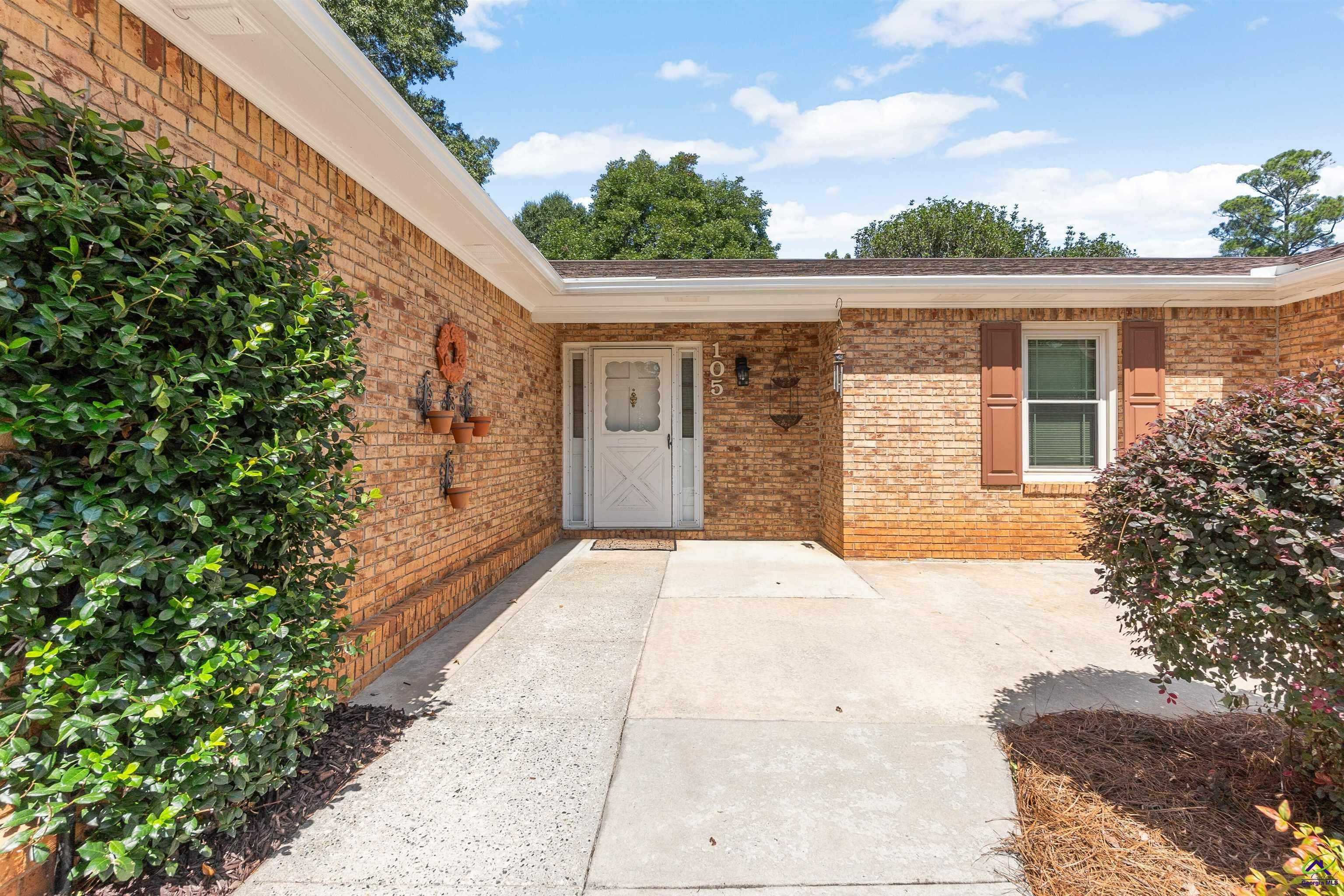 Property Photo:  105 N Ridge Circle  GA 31069-2232 